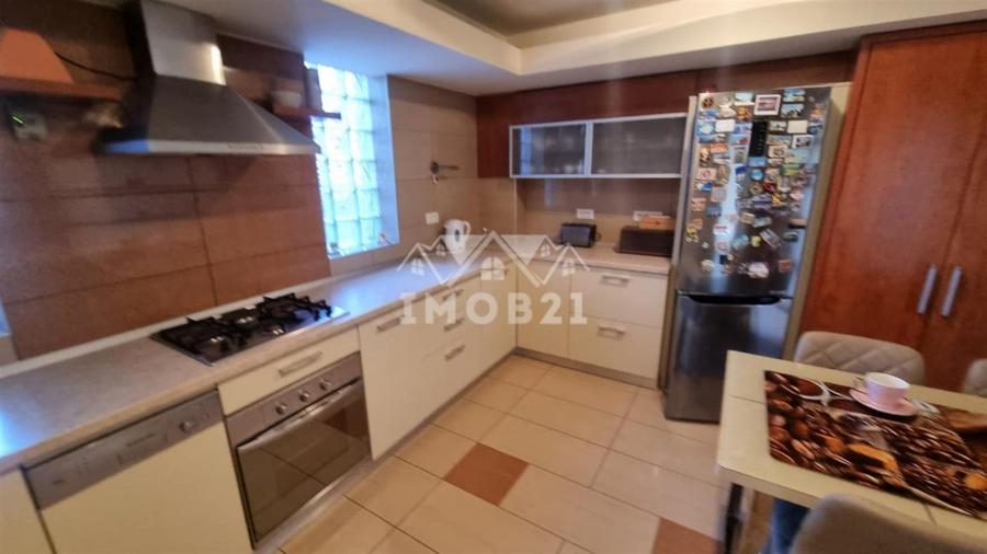 Casă individuală cu 5 camere cu Piscina în Nord-Est