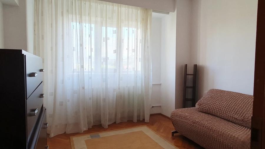 Apartament cu 3 camere decomandat, mobilat în Calea Călărașilor