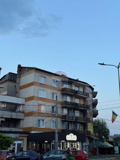 Apartament cu 3 camere decomandat, mobilat în Central