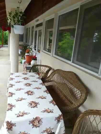Casă cu 11 camere cu Teren 1800 Mp în Central