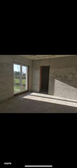 Casă cu 3 camere decomandat în Decebal
