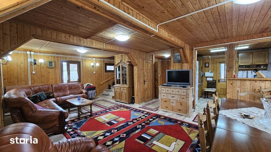 Casă cu 5 camere cu Teren 950 Mp în Bucium