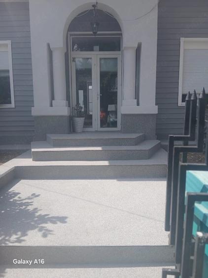 Casă cu 3 camere cu Teren 205 Mp în Exterior Vest