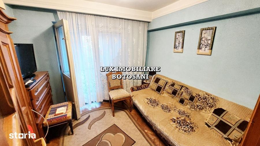 Apartament cu 4 camere decomandat în Central