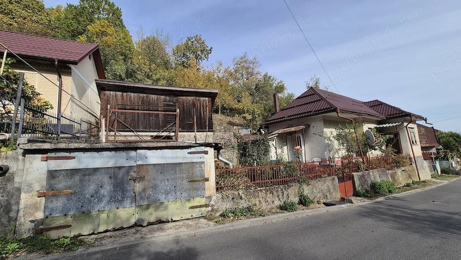 Casă cu Teren 763 Mp în Valea Roșie