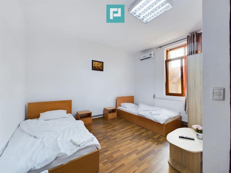 Casă individuală cu 7 camere cu Teren 400 Mp în Ultracentral