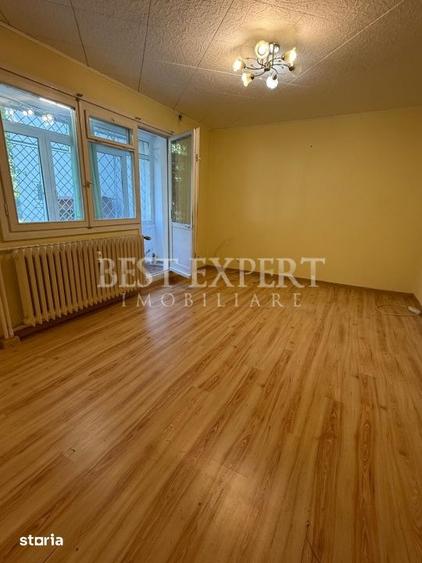 Apartament cu 3 camere decomandat în Titan