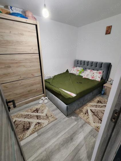 Apartament cu 3 camere semidecomandat în Craiovița Nouă