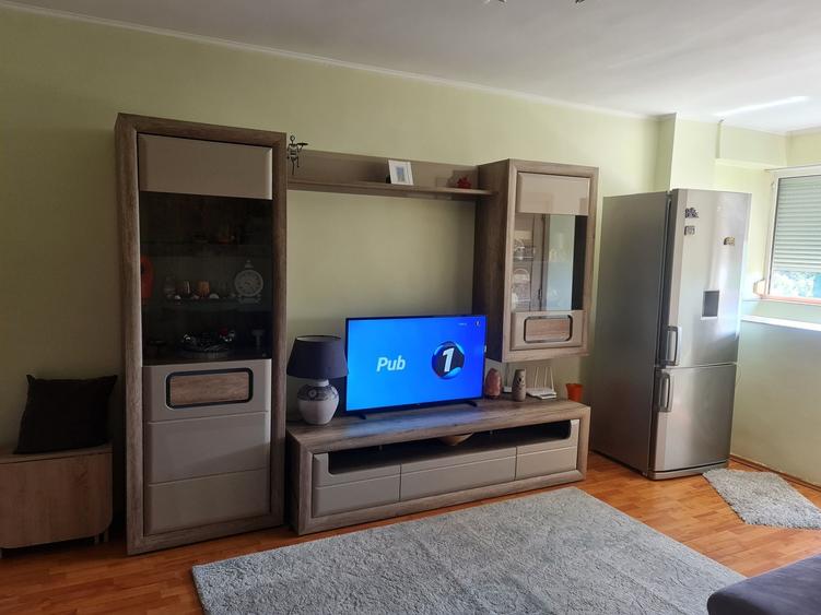 Garsonieră decomandată în Titan