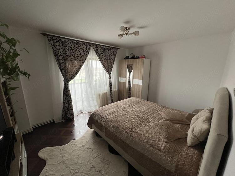 Apartament cu 4 camere decomandat, mobilat în Girocului