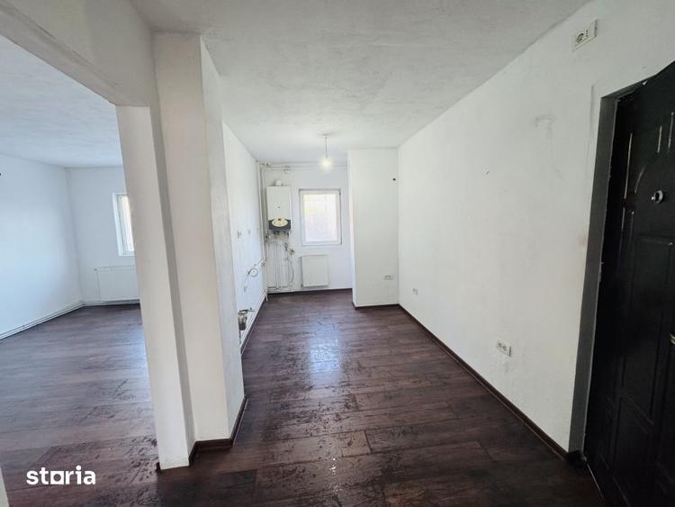 Apartament cu 3 camere decomandat în Ciupercenii Noi