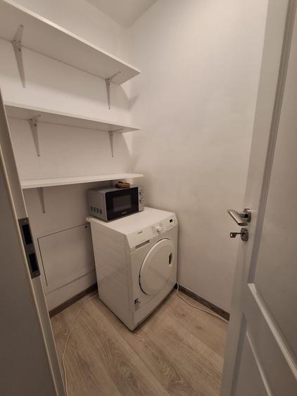 Apartament cu 3 camere semidecomandat în Florești