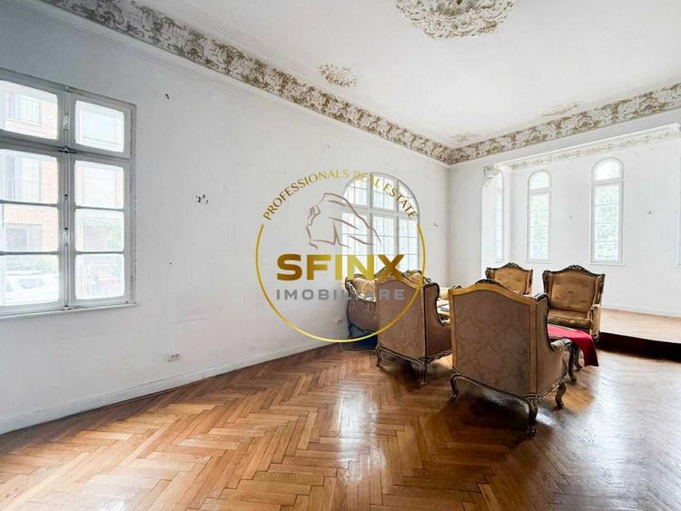Casă individuală cu 9 camere cu Teren 707 Mp în P-ța Romană