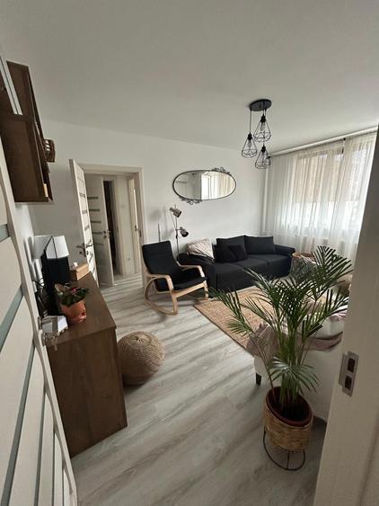 Apartament cu 3 camere semidecomandat în Drumul Taberei