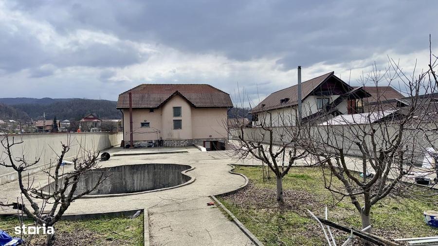 Casă cu 4 camere în Dângești