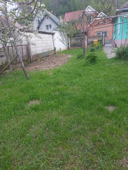 Casă cu Teren 300 Mp în Central
