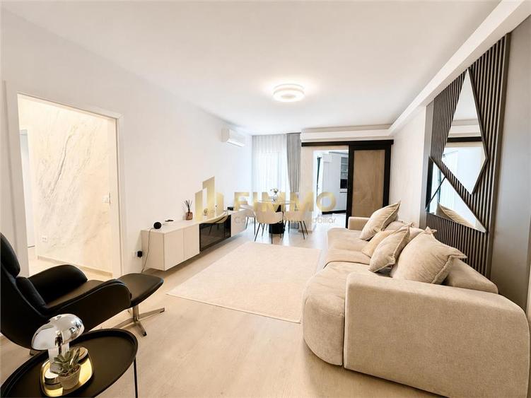 Apartament cu 3 camere semidecomandat, mobilat în Universității