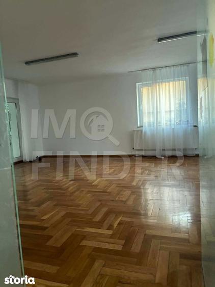 Casă cu 9 camere cu Teren 1500 Mp în Andrei Mureșanu