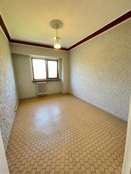 Apartament cu 3 camere decomandat în Bularga
