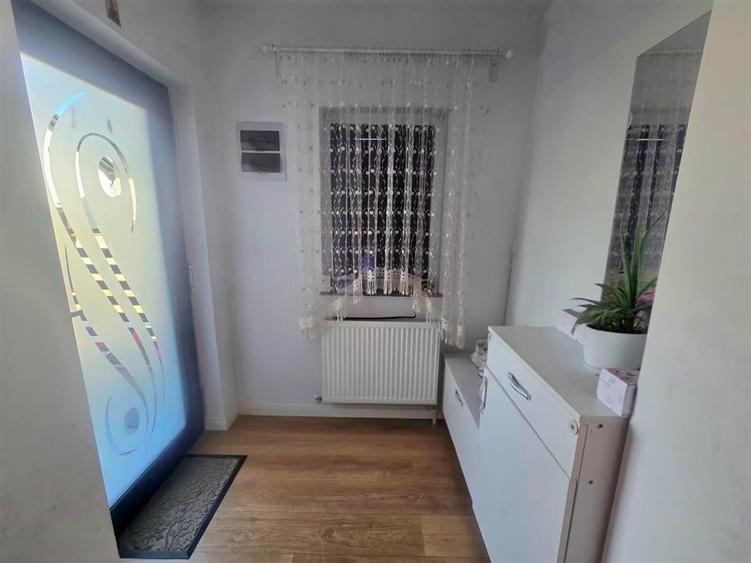 Casă individuală cu 5 camere cu Teren 286 Mp în Moara