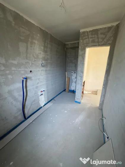 Casă cu 4 camere cu Teren 400 Mp în Luna