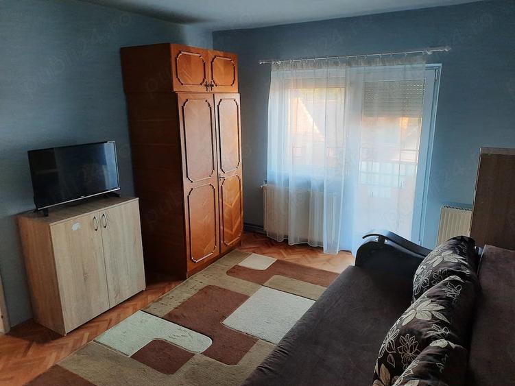 Apartament cu 3 camere decomandat în Exterior Vest