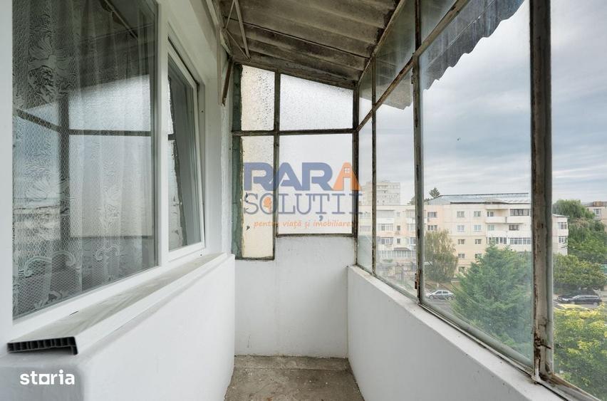 Apartament cu 3 camere decomandat în Românești