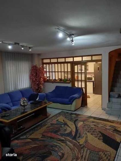 Casă cu 7 camere cu Teren 200 Mp în Vitan