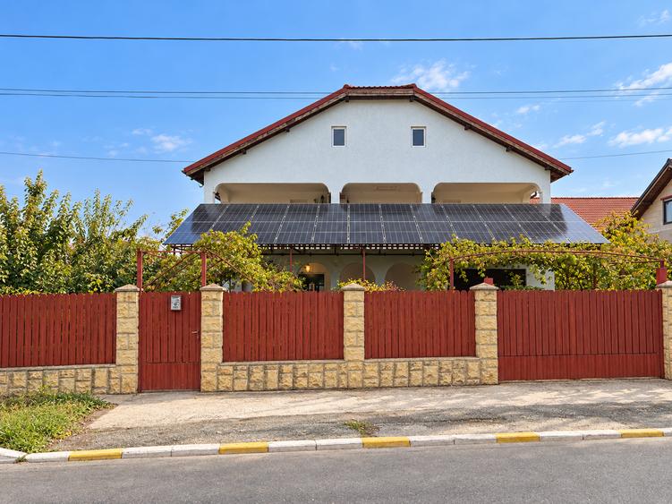 Casă individuală cu 6 camere cu Canalizare în Valu lui Traian