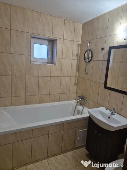 Apartament cu 3 camere semidecomandat în Drumul Taberei