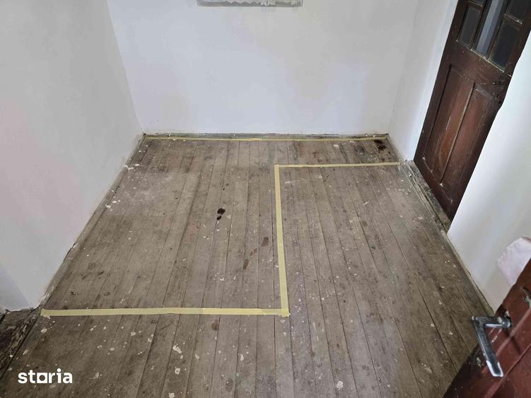 Casă cu 8 camere cu Teren 1200 Mp în Braloștița