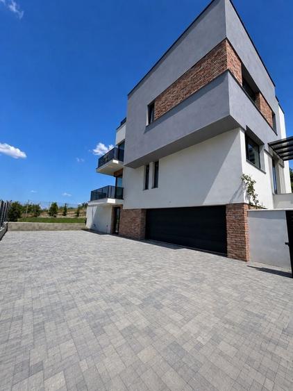 Casă cu 4 camere în Dezmir