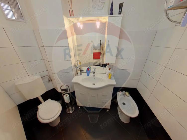 Apartament cu 4 camere decomandat în Central