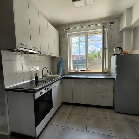 Apartament cu 2 camere semidecomandat în Tei