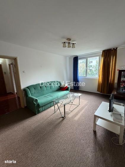 Apartament cu 3 camere semidecomandat în 1 Decembrie 1918