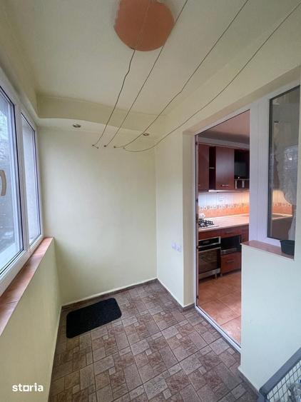 Apartament cu 3 camere, mobilat în Tei