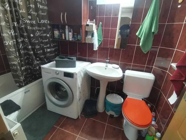 Apartament cu 3 camere decomandat în Traian