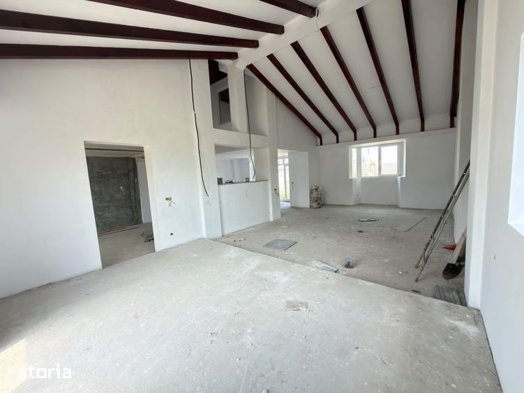 Casă cu 5 camere cu Teren 1322 Mp în Băleni