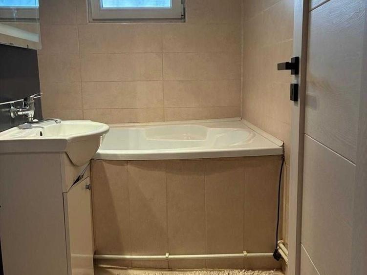 Apartament cu 2 camere semidecomandat în Rovine