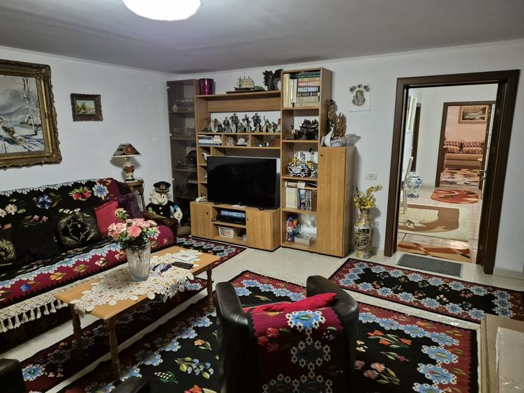 Casă individuală cu 3 camere cu Canalizare în Central