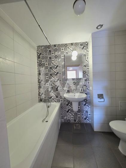 Apartament cu 3 camere decomandat, mobilat în Tractorul
