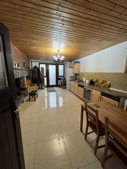 Duplex cu 4 camere cu Canalizare în Democrației