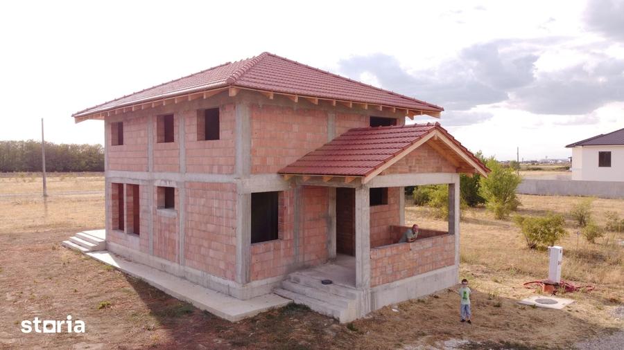 Casă cu 4 camere cu Teren 500 Mp în Central