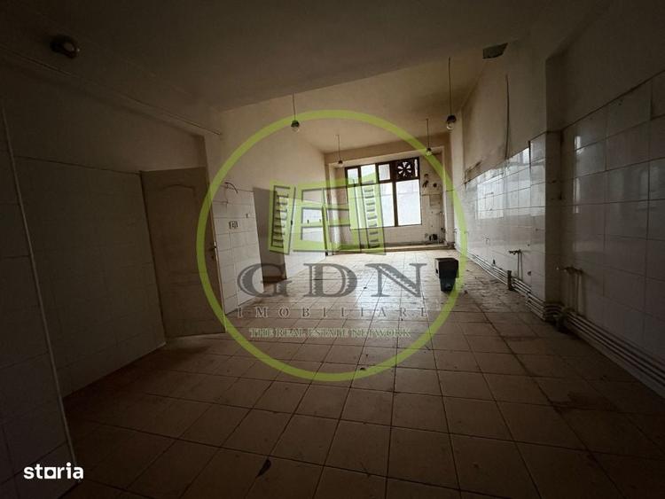 Spațiu comercial, de 600 mp, în Rovine