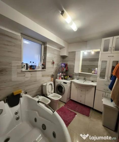 Casă cu 9 camere cu Teren 1500 Mp în Criș