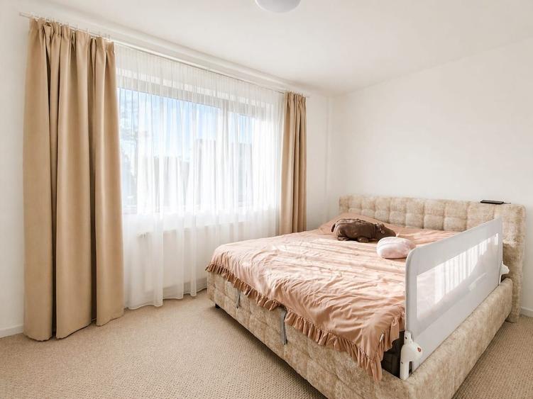 Apartament cu 3 camere semidecomandat, mobilat în Borhanci