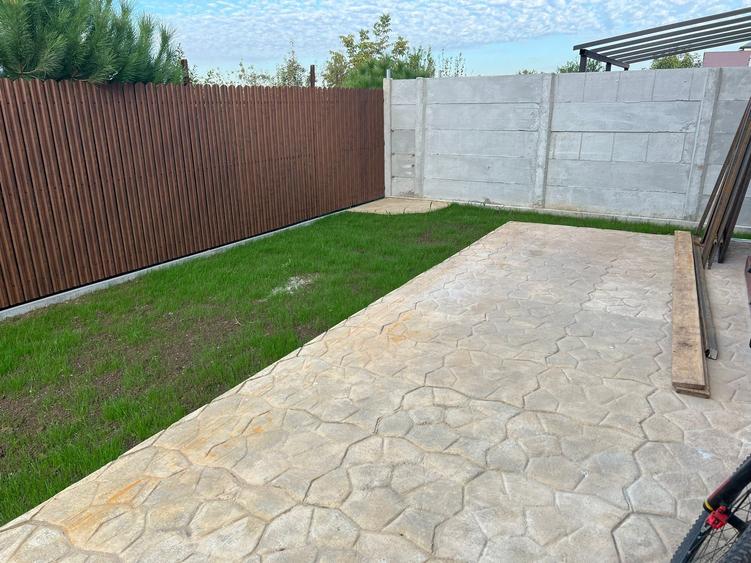 Casă individuală cu 4 camere cu Teren 200 Mp în Alexandriei