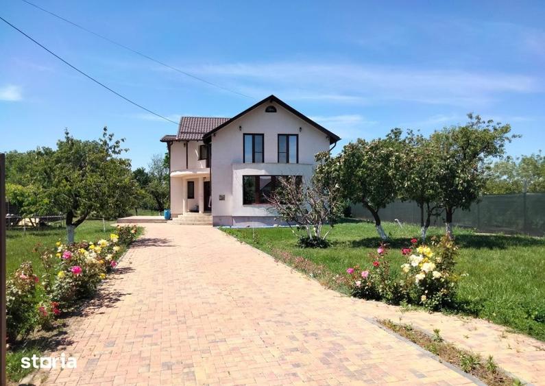 Casă cu 5 camere cu Teren 2200 Mp în Târgșoru Vechi