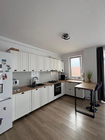 Apartament cu 3 camere decomandat în Calea Moldovei