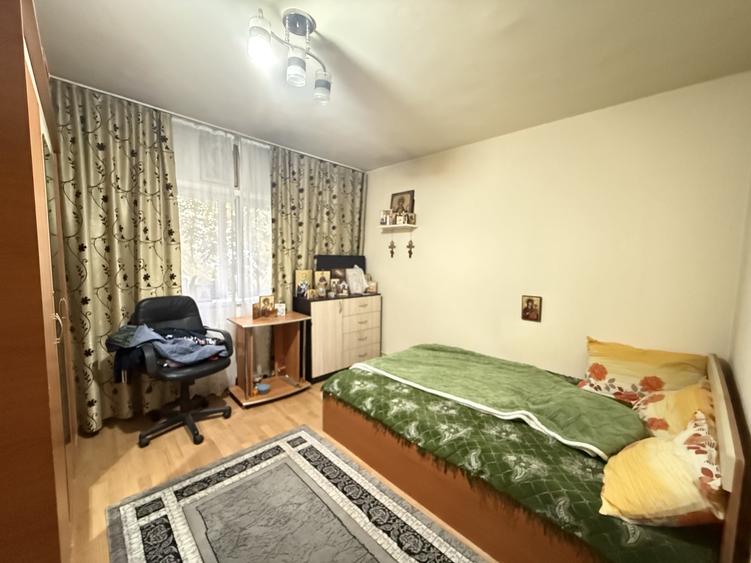 Apartament cu 3 camere decomandat, mobilat în Girocului